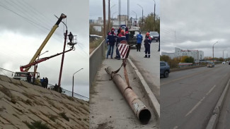 В Астрахани устраняют последствия штормового ветра