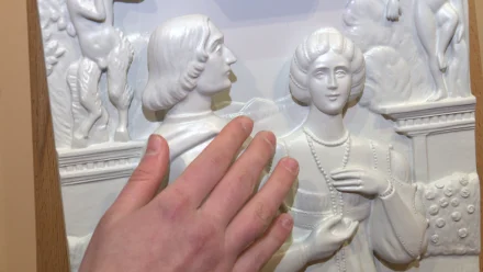 В Астраханской картинной галерее появились тактильные копии известных полотен