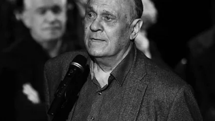 Игорь Бабушкин предложил обсудить инициативы об увековечении памяти Владимира Меньшова в Астрахани