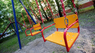 В Астрахани демонтировали аварийные и незаконные конструкции