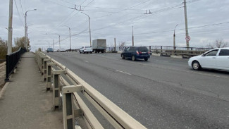 Пешеходное движение по мосту на Аэропортовском шоссе полностью не закрыто