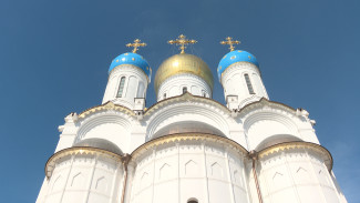 Митрополит Астраханский и Камызякский Никон провел праздничную службу 