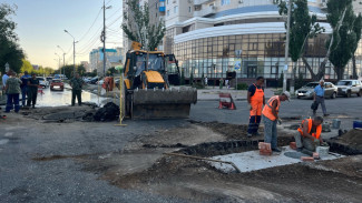 На Набережной Приволжского затона в Астрахани ограничено движение из-за аварийной ситуации