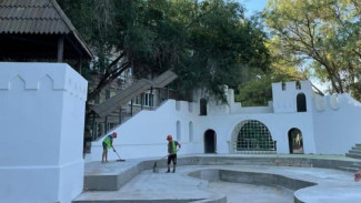 Глава Астрахани проверила ход благоустройства детского городка “Русь былинная”