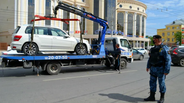 В Астрахани у 7-х водителей изъяли автомобили и телефоны из-за долгов