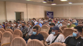 Астраханские работники газового предприятия обсудили с представителями духовенства воспитание детей