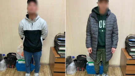 В Астрахани полиция задержала молодых людей, повесивших манекен на Новом мосту