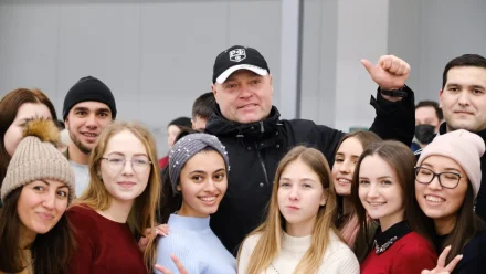 Игорь Бабушкин встретился с молодёжью на ледовой арене в Астрахани