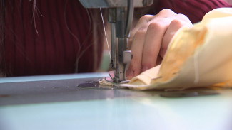 В Астрахани будущие дизайнеры шьют бельё для малоимущих семей и спецодежду