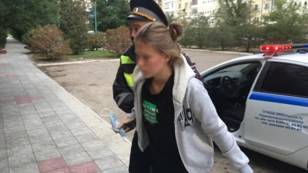 В Астрахани полицейские помогли женщине и её дочке добраться до больницы