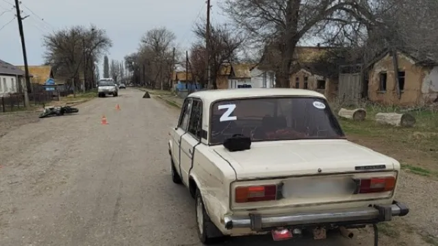 Под Астраханью 14-летний подросток на мотоцикле врезался в автомобиль