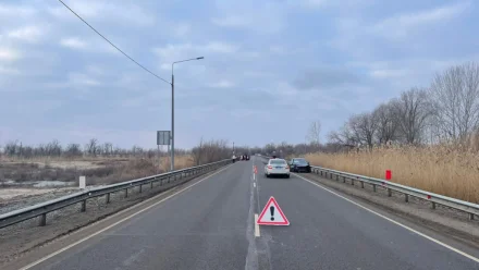 Под Астраханью в результате столкновения трёх иномарок пострадала женщина