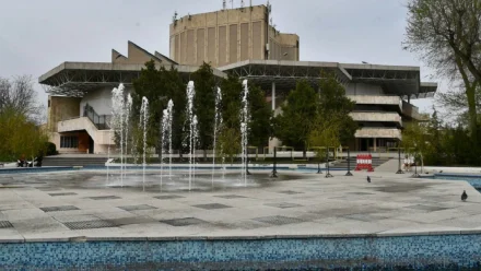 В Астрахани начали сезонную подготовку фонтанов к запуску