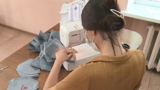 Студенты Астраханского государственного университета шьют маски