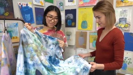 Дизайнер из Астрахани шьёт и окрашивает одежду в технике тай-дай