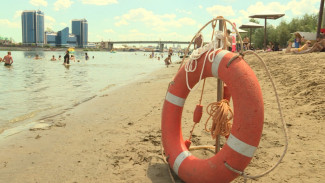 Как спасали тонущую девочку на пляже на Городском острове в Астрахани
