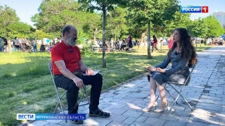 Книжная полка: «Папа, мама, бабушка, восемь детей и грузовик» 