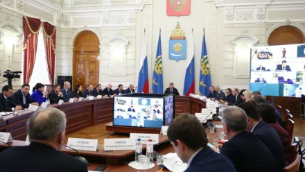 В Астрахани приняли меры поддержки экономики и соцсферы