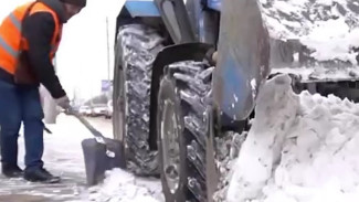 В Астрахани 28 единиц коммунальной техники задействовали в уборке снега