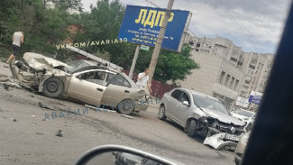 В Астрахани на улице Яблочкова в тройном ДТП пострадали два человека