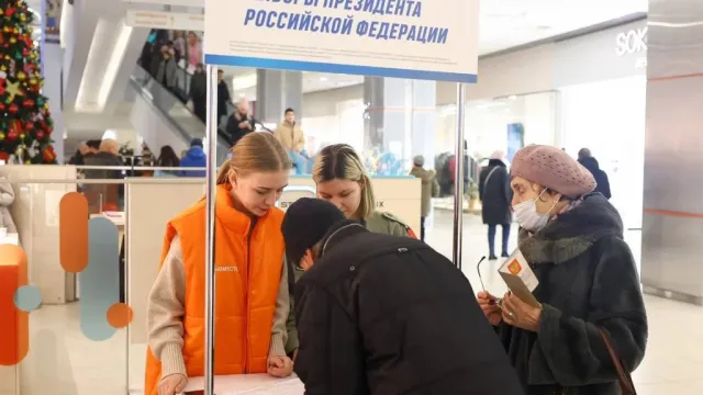 В Астраханской области начался сбор подписей в поддержку Владимира Путина