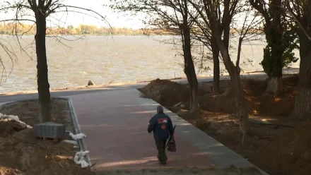 Капремонт парка в Трусовском районе Астрахани завершат к концу осени