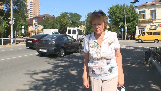 В Астрахани женщина-инвалид несколько дней простояла в очередях за справкой