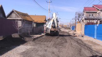 В Астрахани приступили к сезонному выравниванию грунтовых дорог