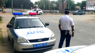 В Астраханской области задержали пьяную 17-летнюю девушку за рулём авто