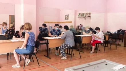 В Астраханской области работают избирательные участки для очного внутрипартийного голосования «Единой России» 