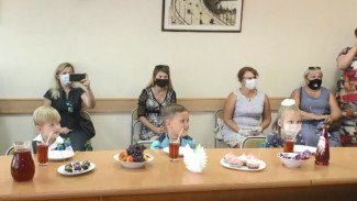 В Астрахани детям из малообеспеченных семей помогли собраться в школу