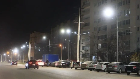 На улицах Астрахани продолжается обустройство наружного освещения