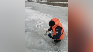 Астраханцам напоминают: при оттепели и температурных качелях выход на лёд запрещён