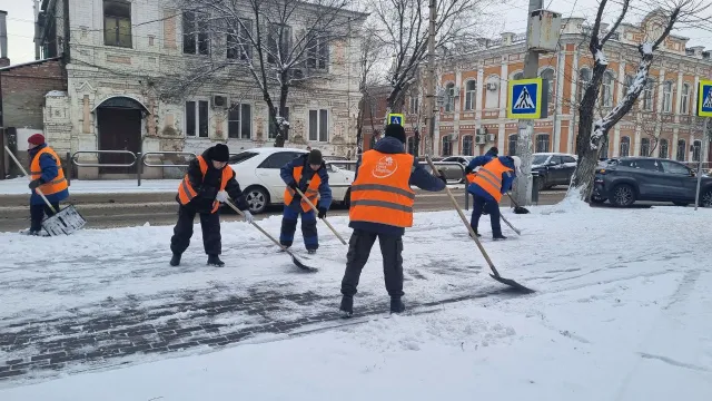 Глава Астрахани сделал выговор не убравшим снег коммунальщикам