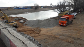 Под Астраханью ерик оказался под угрозой загрязнения из-за ремонта моста