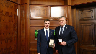 Глава Астраханской области встретился с начальником главштаба «ЮНАРМИИ» Владиславом Головиным