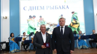 Игорь Бабушкин вручил награды работникам рыбной промышленности в честь Дня рыбака