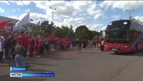 Болельщики "Астраханочки" встретили своих бронзовых призеров чемпионата России по гандболу