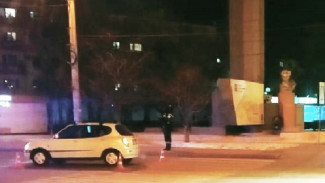 В Астрахани на перекрестке улиц Н. Островского и Боевая сбили женщину