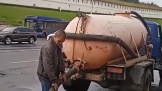 В Астрахани коммунальщики устраняют последствия дождя