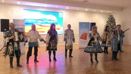 Юным астраханцам, отличившимся в учёбе, торжественно вручили первые паспорта