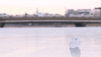 Сотрудники МЧС не рекомендуют жителям Астрахани выходить на лёд