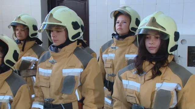 В Астрахани победители конкурса "Я − спасатель" попробовали себя в роли огнеборцев