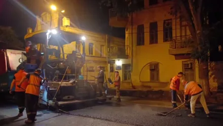 В Астрахани начали ремонт дороги по улице Михаила Аладьина