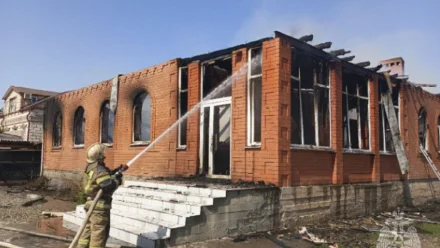 В Трусовском районе Астрахани горел жилой дом