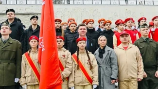 Астраханской области передали копию «Знамени Победы»