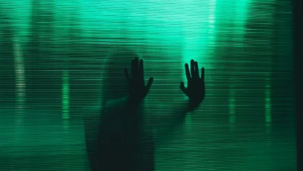 В Астрахани судимого мужчину задержали за изнасилование 18-летней девушки