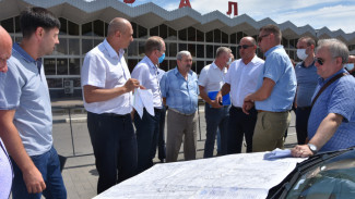 Игорь Седов поручил устранить разлив канализации у вокзала в Астрахани