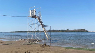 На пляже под Астраханью демонтировали опасную водную горку