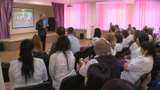 В Астрахани педагогам помогают найти подход к особенным школьникам